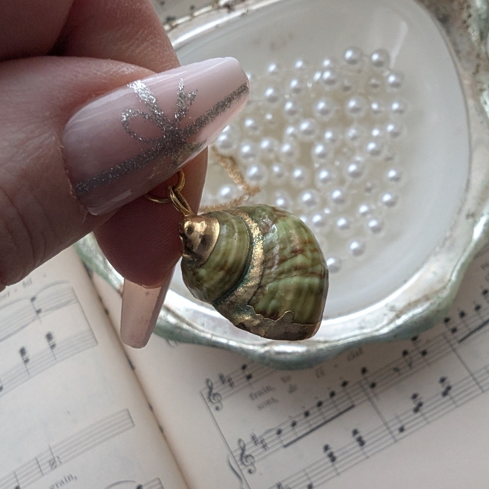 Vintage Gold and Green Shell Pendant Necklace - Picture 2 of 16